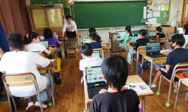 オンデマンド方式による小中学生に向けたプログラミング体験講座を開講します (電気電子工学科)