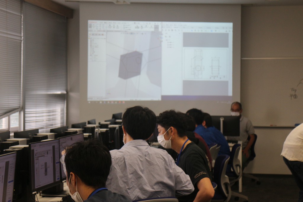 社会人向け公開講座「3D-CAD基礎講座」を開催しました
