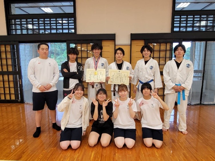 第１４回長崎県テコンドー選手権大会にて、制御情報工学科の久保田くんと機械工学科の青屋くんが優勝を果たしました。